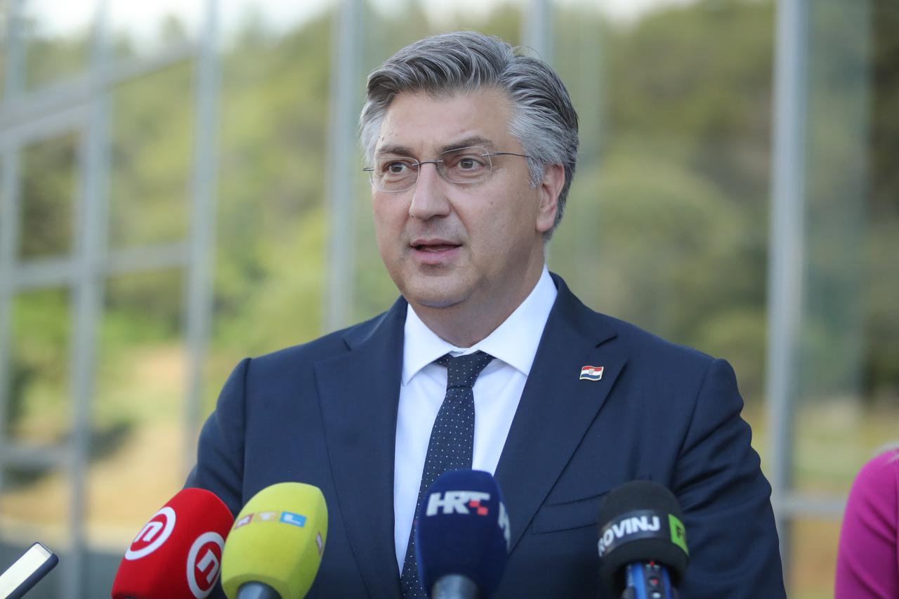 Poreč: Premijer Andrej Plenković obratio se medijima nakon posjeta festivalu Vinistra