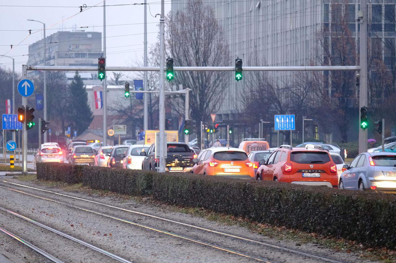 Kiša dodatno otežala prometovanje u popodnevnim satima u Zagrebu