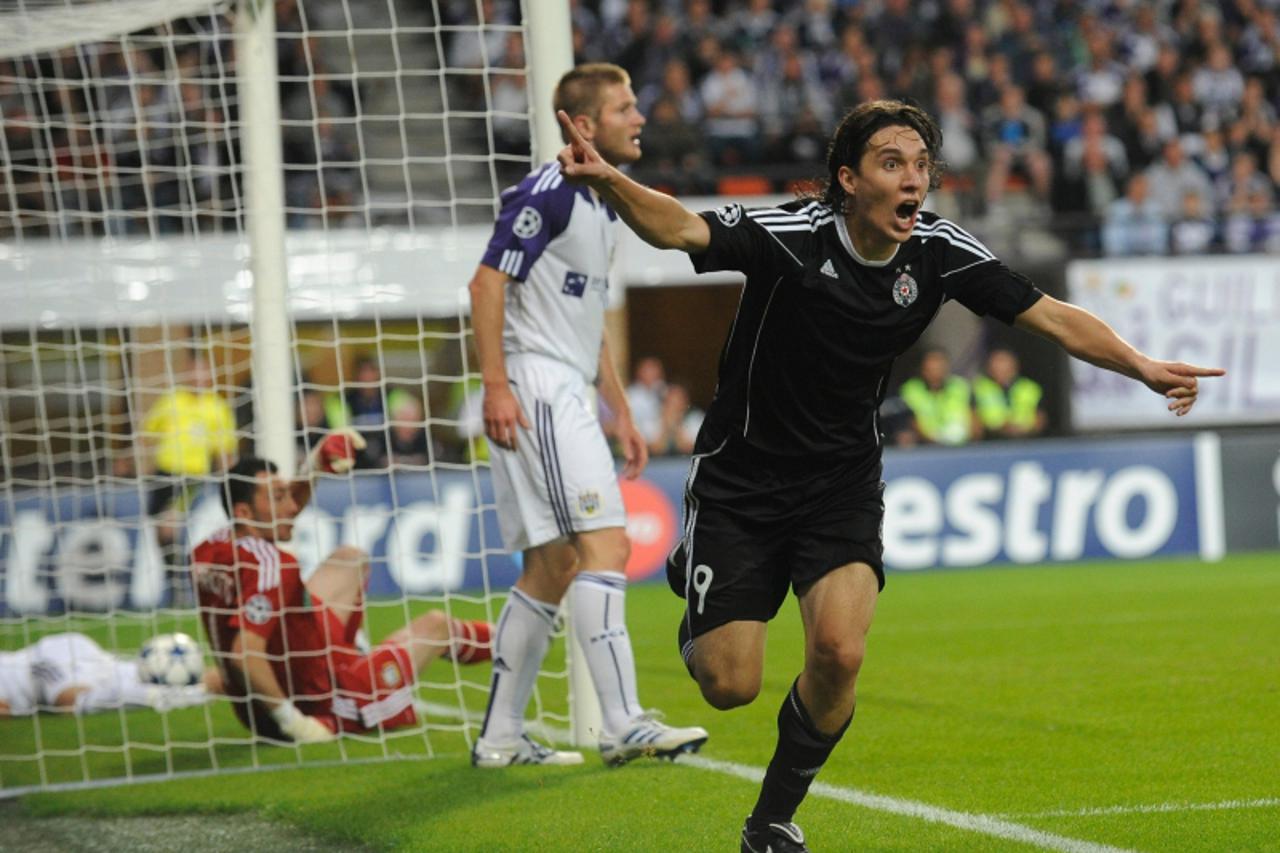 \'Cleverson Cordova Cleo of Partizan Belgrade scores against Rsc Anderlecht during their Champions League play-off round match at Constant Vande Stock stadium in Brussels on August 24, 2010. AFP PHOTO
