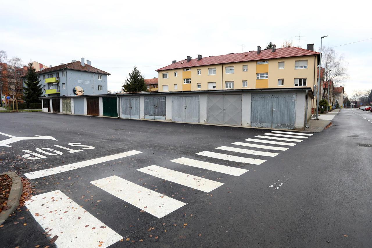 Karlovac: Rješenje na novouređenoj ulici - zebra vodi ravno u nečiju garažu 