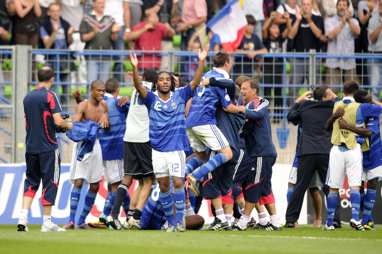 'French forward Alexandre Lacazette (C) celebrates with his teammates after winning the UEFA Euro Under 19 football match final France vs Spain at the d\'Ornano stadium in Caen, northwestern France, o