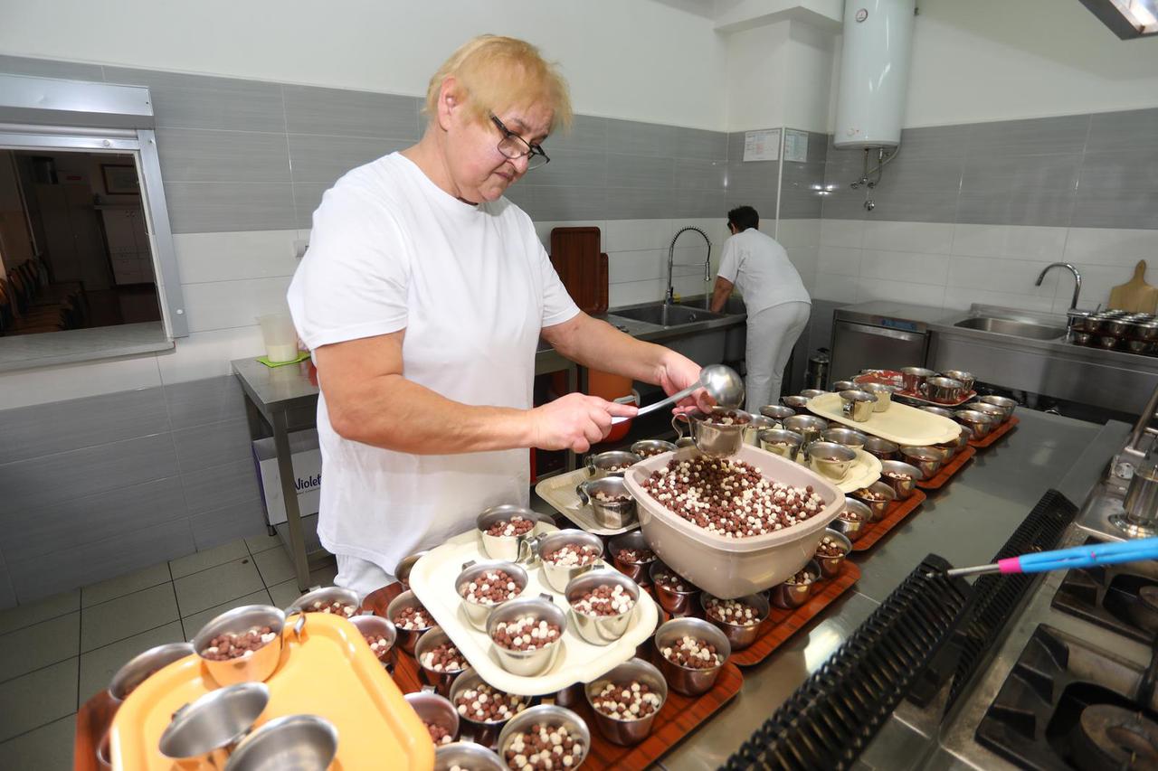 Karlovac: U osnovnim školama počela podjela besplatnih obroka za sve učenike 