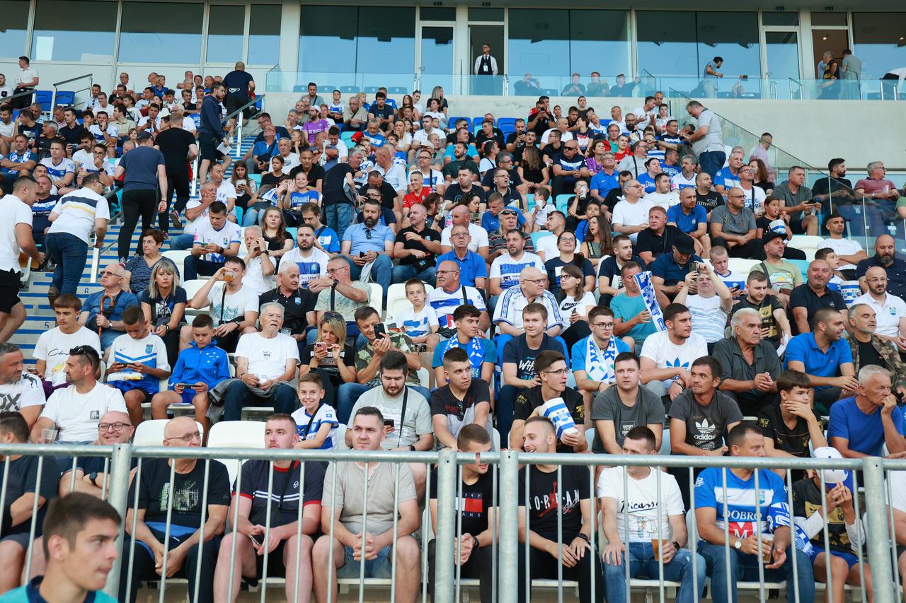 Navijači na Opus Areni na utakmici 2. pretkolu Konferencijske lige između Osijeka i ZTE-a u 