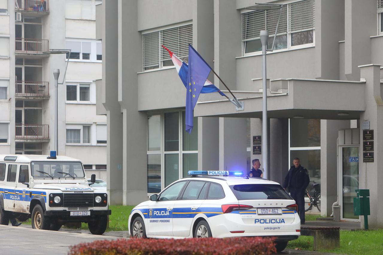 U jutarnjim satima zaprimljena je dojava o bombi u zgradi suda u Karlovcu