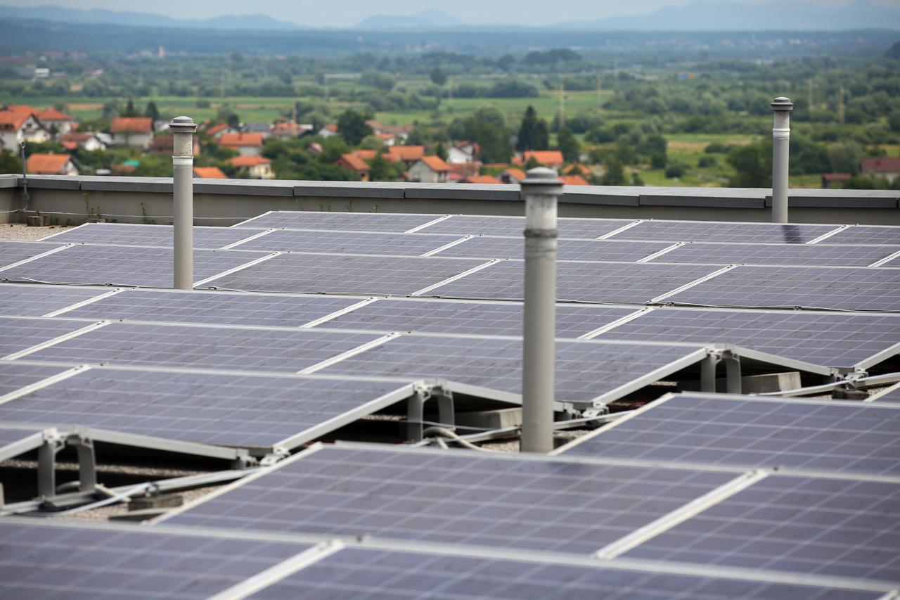 Zabok: Konferencija povodom najvećih natječaja solarizacije krovova javnih ustanova u gradu Zagrebu i Krapinsko-zagorskoj županiji u vrijednosti tri milijuna eura.