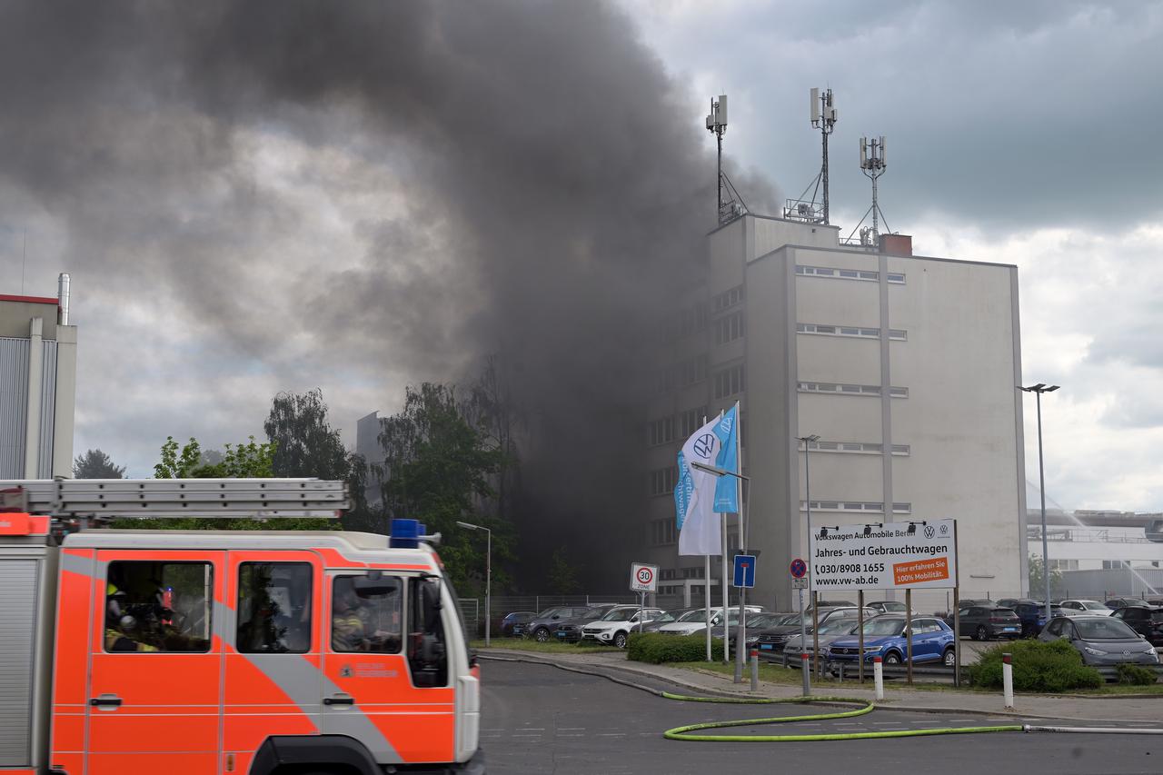 Fire in metal technology company in Berlin-Lichterfelde