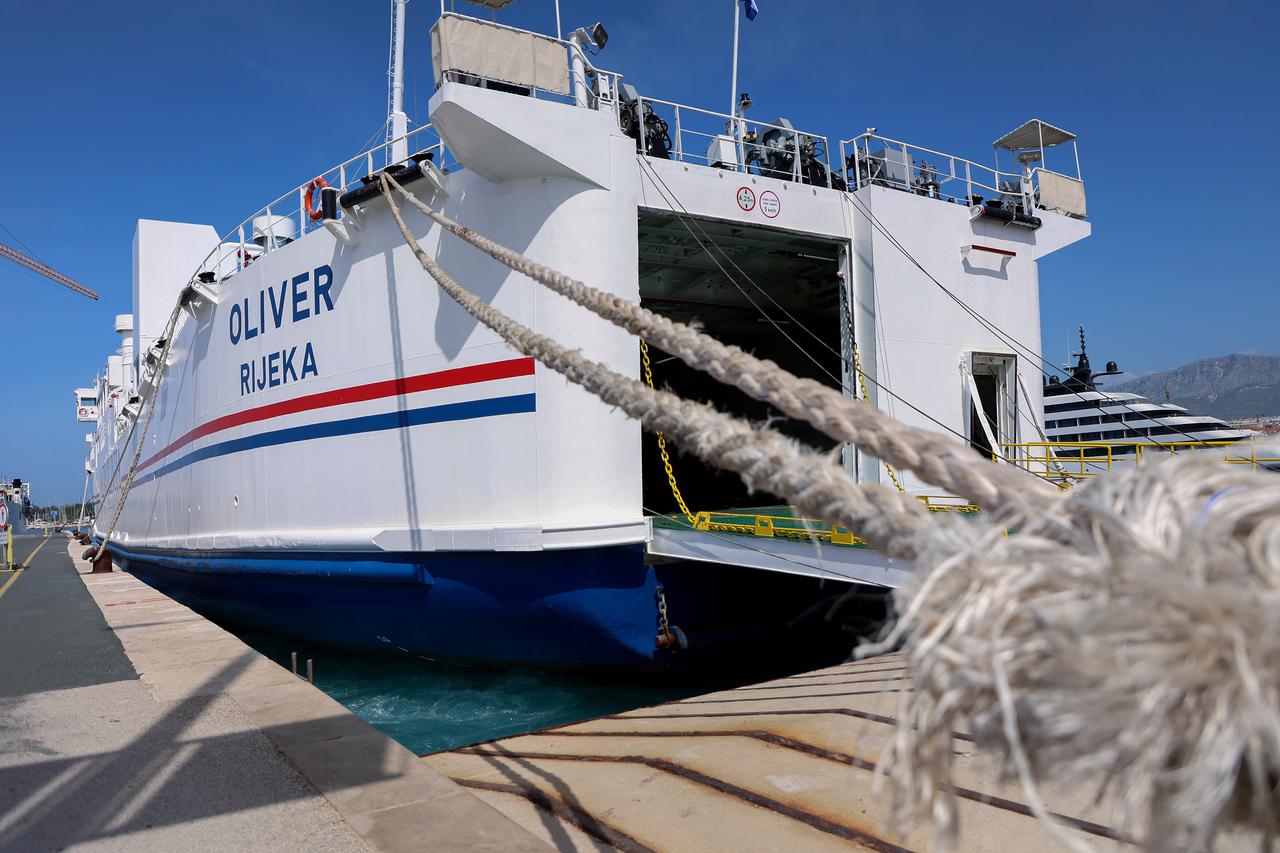 Split: Prva službena plovidba novog Jadrolinijinog trajekta Oliver