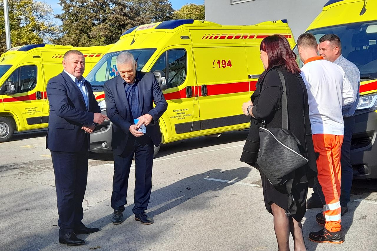 Zavod za hitnu medicinu Vukovarsko-srijemske županije dobio tri nova vozila