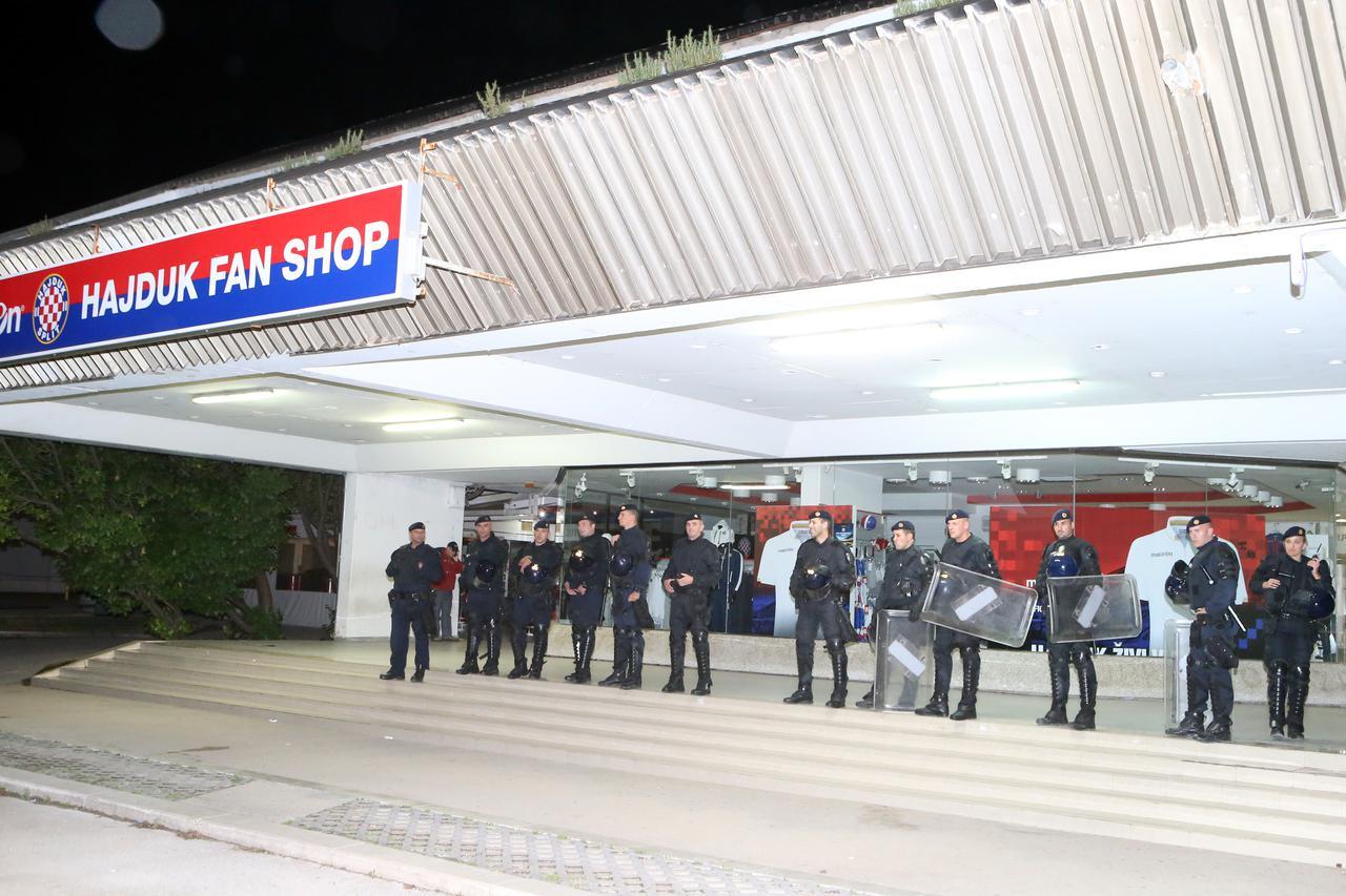Hajduk - policija ispred Poljuda