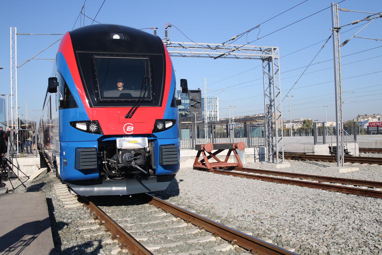 Prvi brzi Stadlerov vlak stigao je u Beograd, od ukupno tri, Vučić prisustvovao ceremoniji 