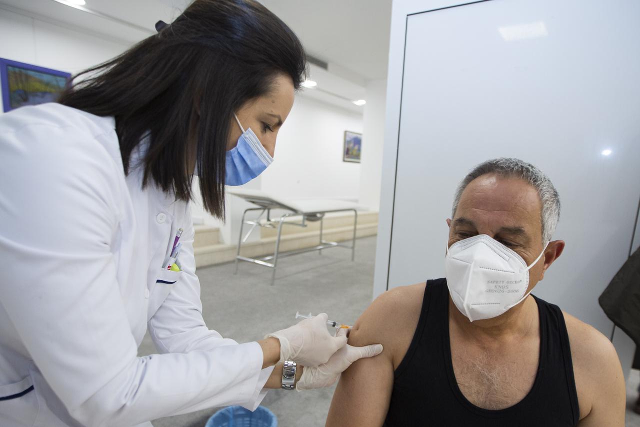 Mostar: Započelo masovno cijepljenje građana protiv virusa COVID-19