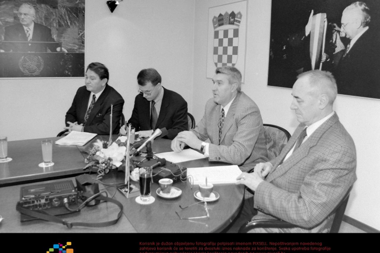 '02.01. 1996.  Zagreb - Konferencija za tisak HDZ-a. Ivan Milas; Ivic Pasalic; Ivan Valent; Franjo Gregoric Photo: Patrik Macek/PIXSELL'