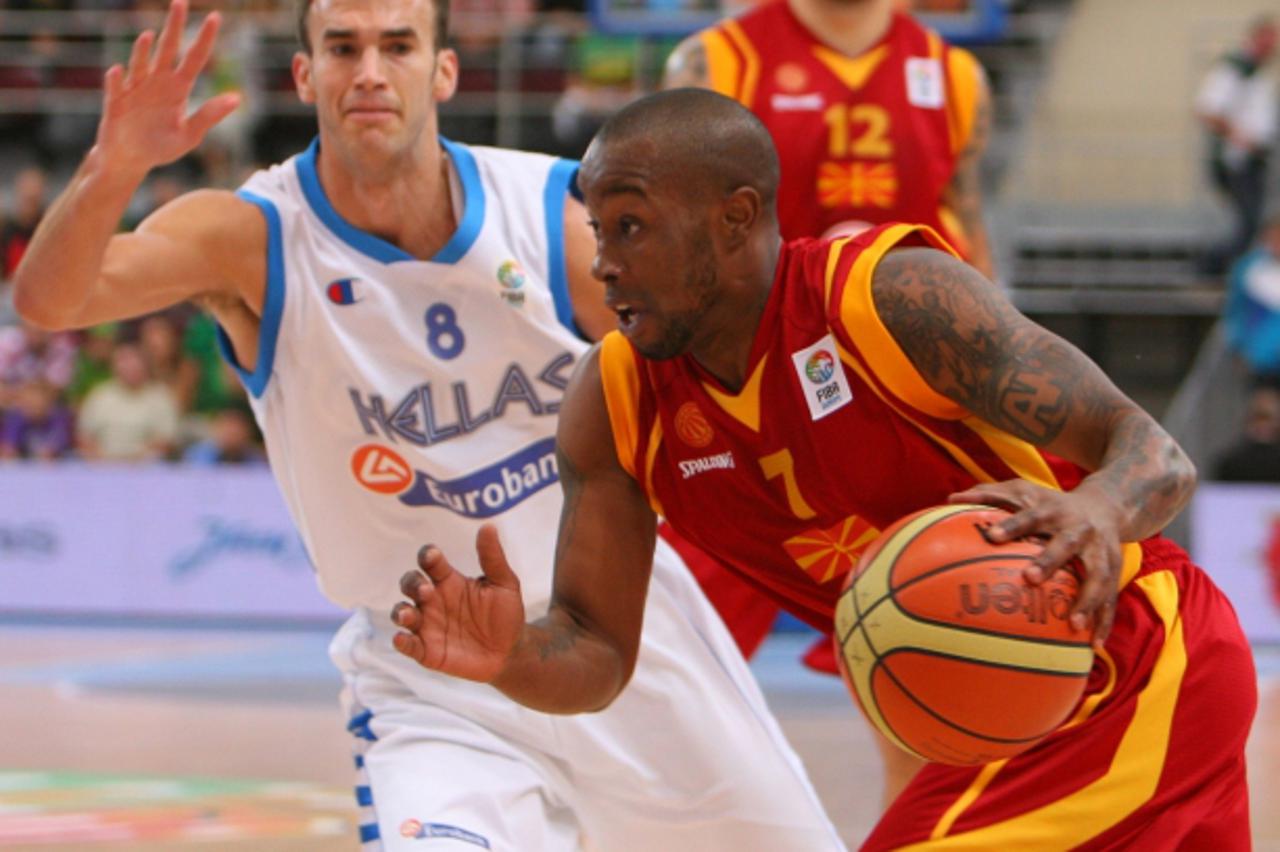 'Greece\'s Nick Calathes (L) vies with Macedonia\'s Bo Mccalebb (R) during the EuroBasket 2011 second round group C match between Greece and Macedonia at Arena sports hall on September 3, 2011 in Alyt