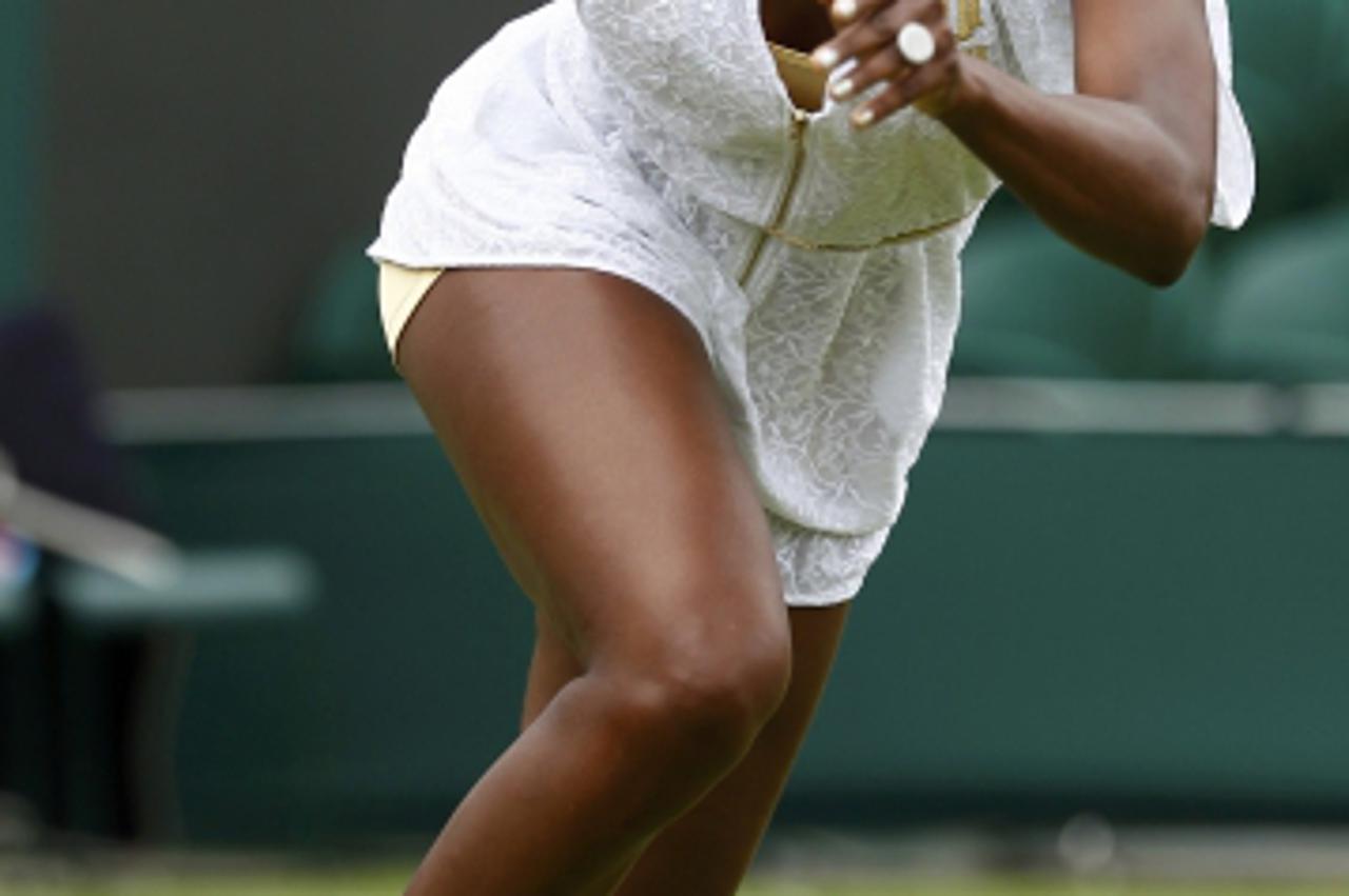 'Venus Williams of the U.S. runs to hit a return to Akgul Amanmuradova of Uzbekistan at the Wimbledon tennis championships in London, June 20, 2011.     REUTERS/Eddie Keogh (BRITAIN  - Tags: SPORT TEN