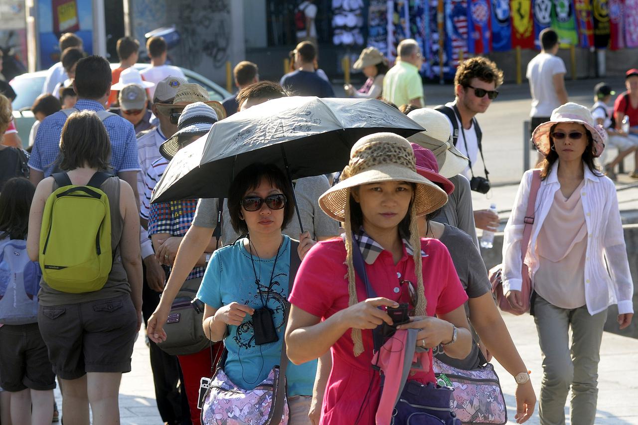 13.07.2013., Split - Guzve na cestama i u lukama, smjena turista za vikend.  Photo: Tino Juric/PIXSELL