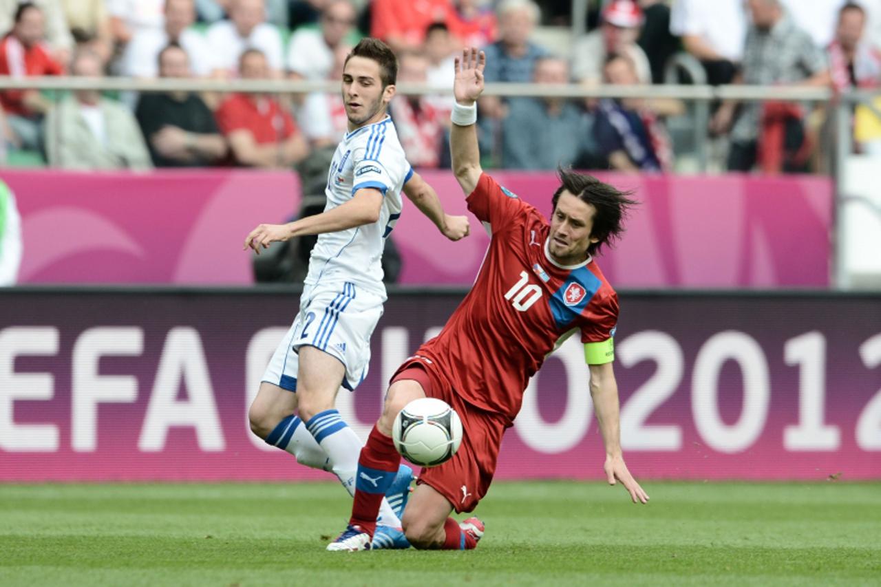 'Greek midfielder Kostas Fortounis (L) fights for the ball with Czech midfielder Tomas Rosicky during the Euro 2012 championships football match Greece vs Czech Republic on June 12, 2012 at the Munici