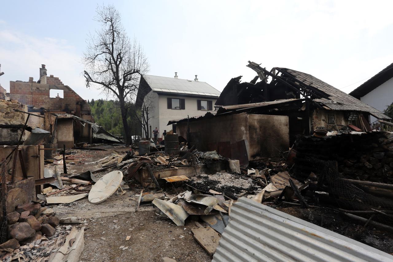 Smrečje: Izgorene kuće dan nakon požara