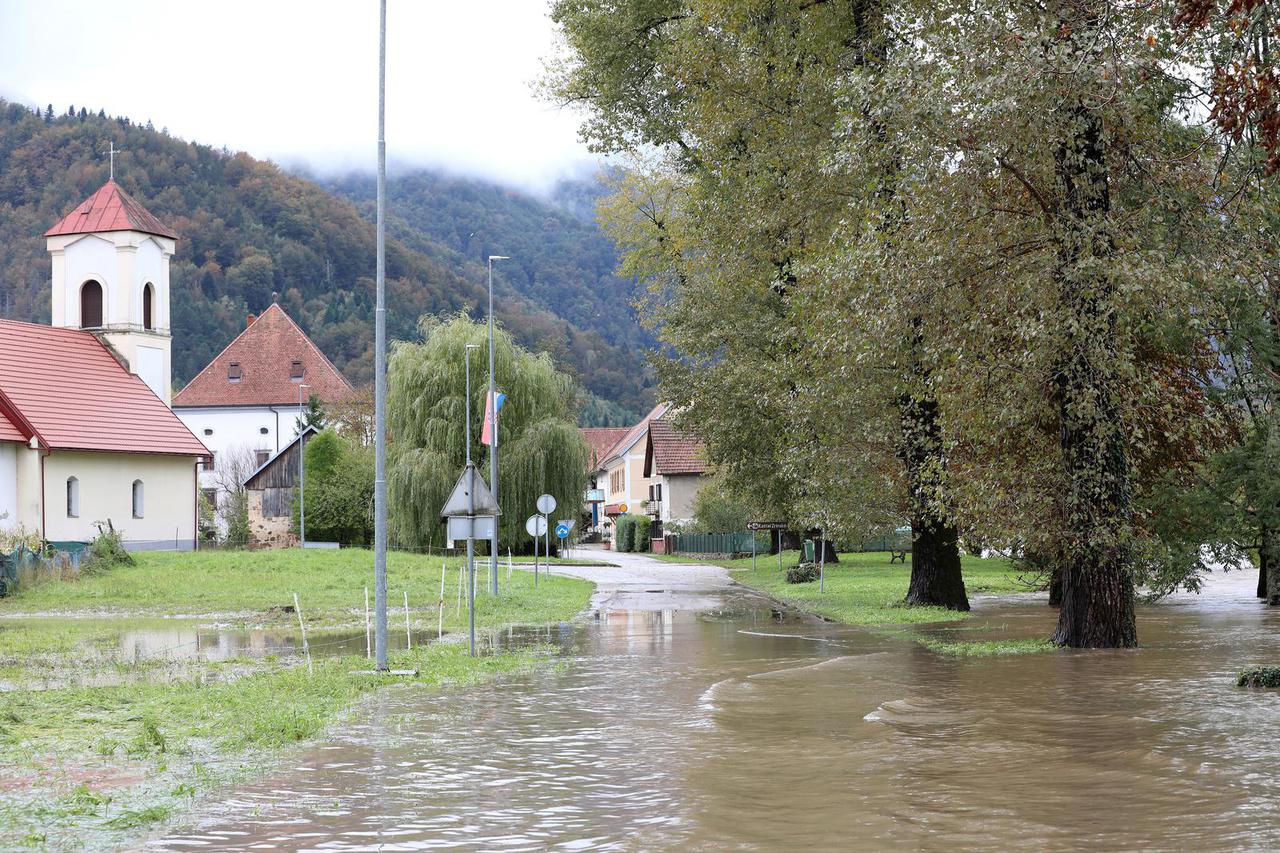 Osim Rijeke poplava je  pogodila i Brod na Kupi, direktor Hrvatskih voda: Vodostaji nam rastu, imamo nove rekorde