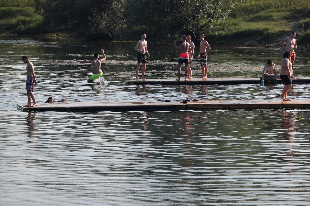 Spas od vrućina na zagrebačkom jezeru Jarun