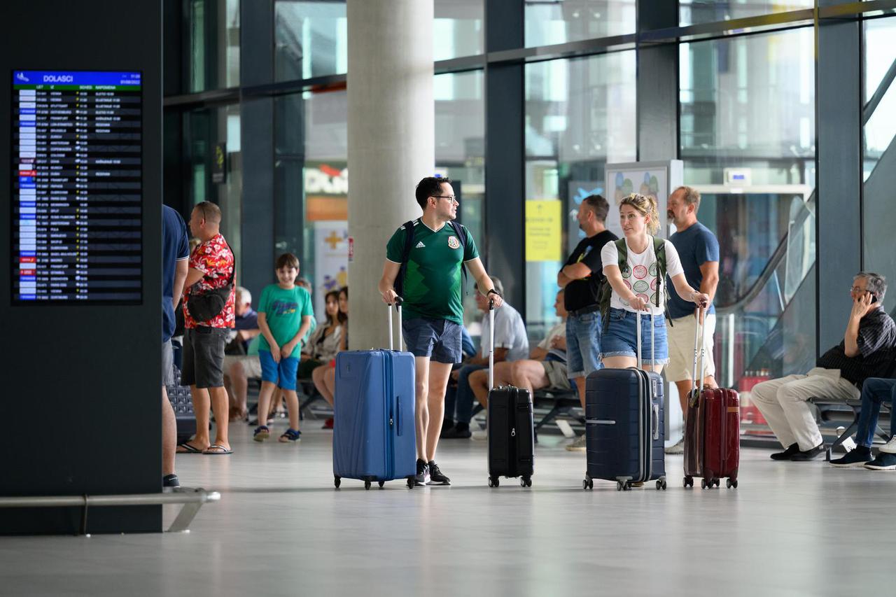 Putnici u Međunarodnoj zračnoj luci dr. Franjo Tuđman
