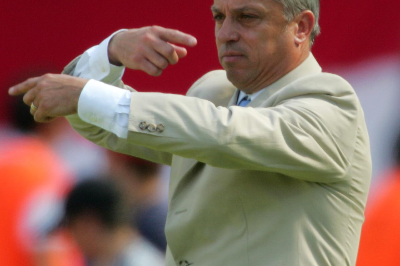 Football - Croatia v Japan - 2006 FIFA World Cup Germany - Group F - Frankenstadion - Nuremberg - 18/6/06 Croatia manager Zlatko Kranjcar during the match Mandatory Credit: Action Images / Reuters / Kimimasa Mayama Picture Supplied by Action Images *** Lo