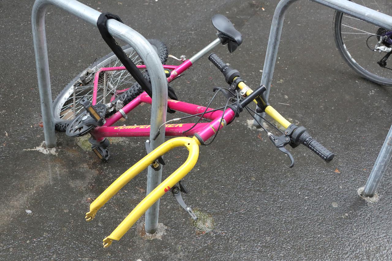 Bicikl nije dovoljno vezati samo oko okvira, lopovi kradu i ostale dijelove