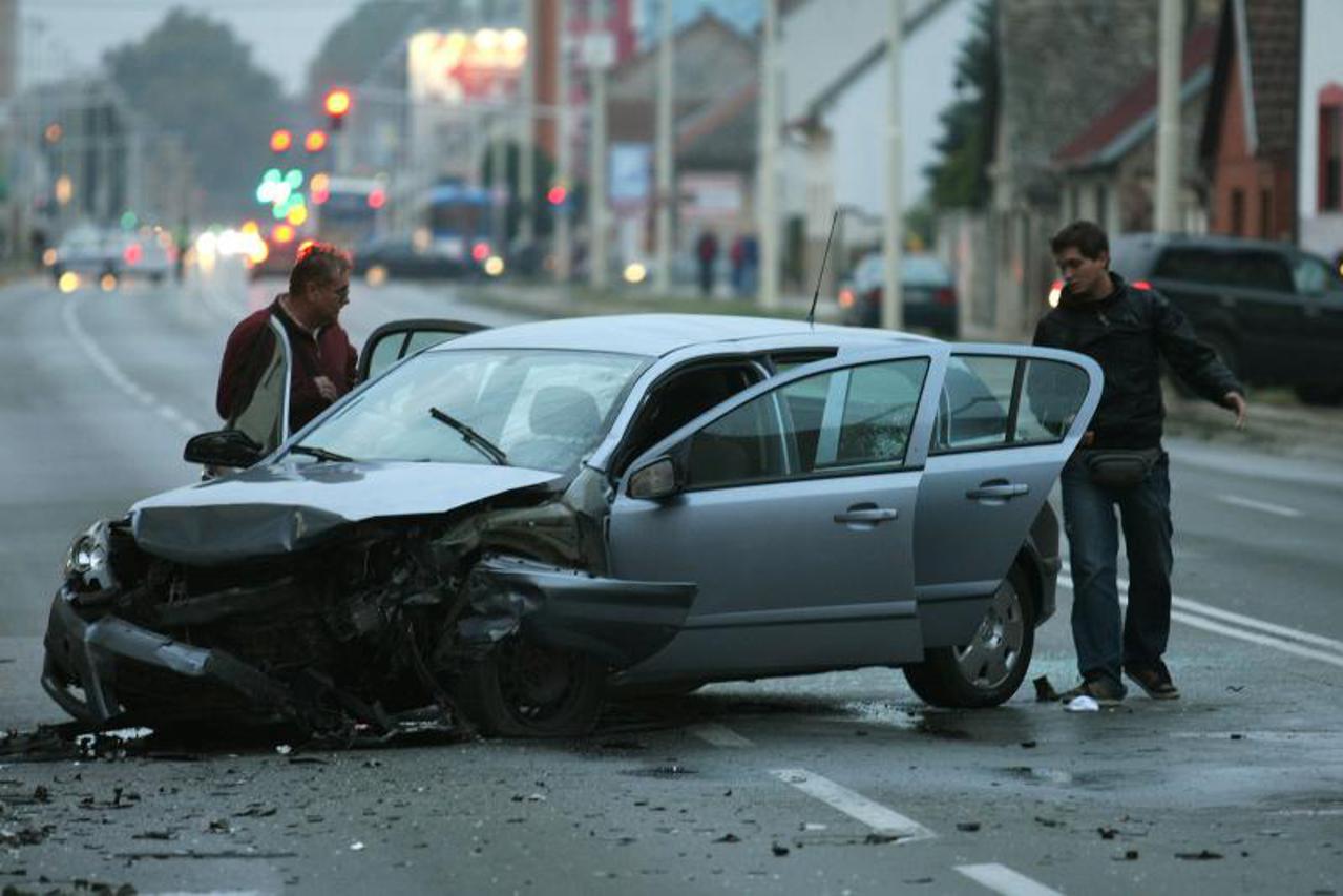 sudar, strossmayerova ulica, prometna nesreća (1)
