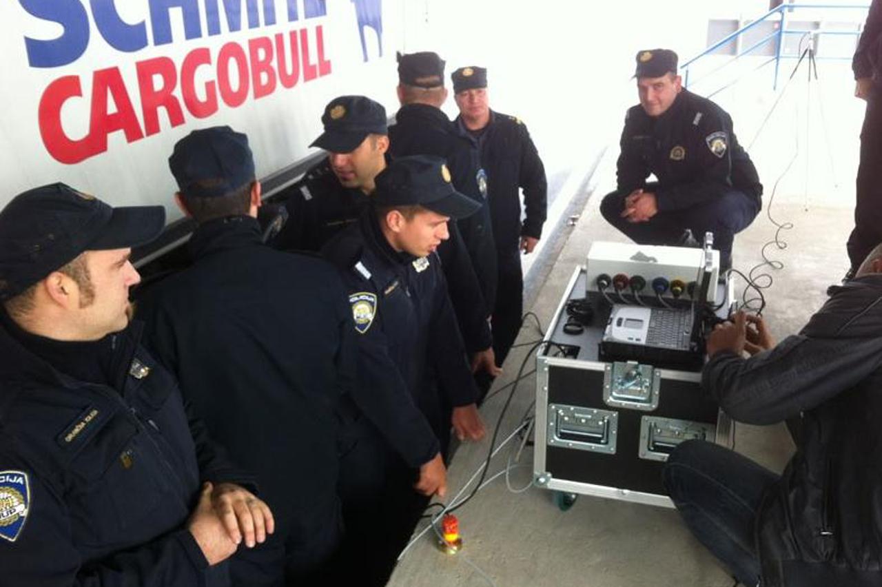 uređaj za mjerenje otkucaja srca,granična policija