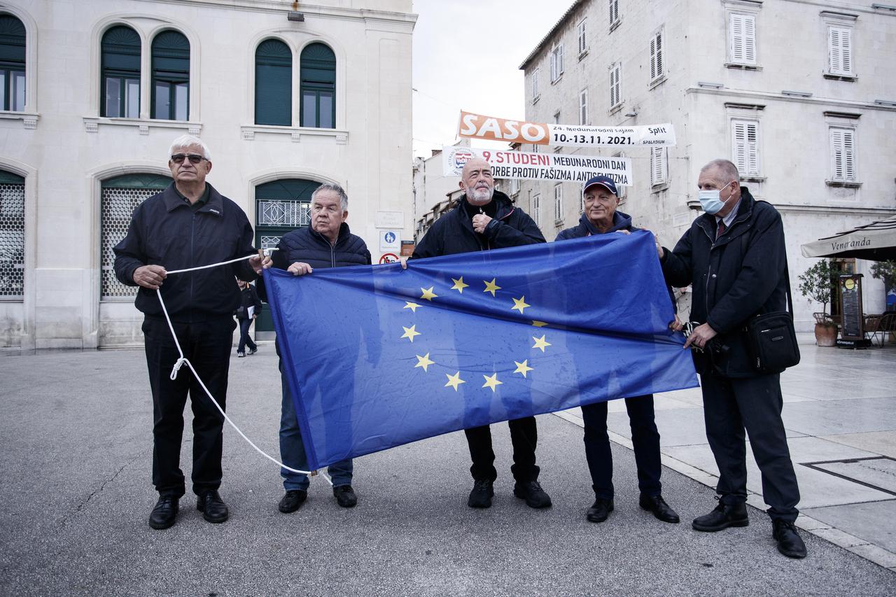 Split: Članovi udruge Vedra okupili se povodom Dana antifašizma