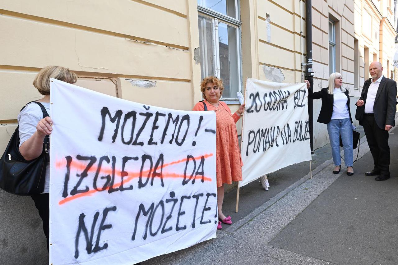 Zagreb: Udruga za zaštitu okoliša Resnik organizirala prosvjed ispred Skupštine grada