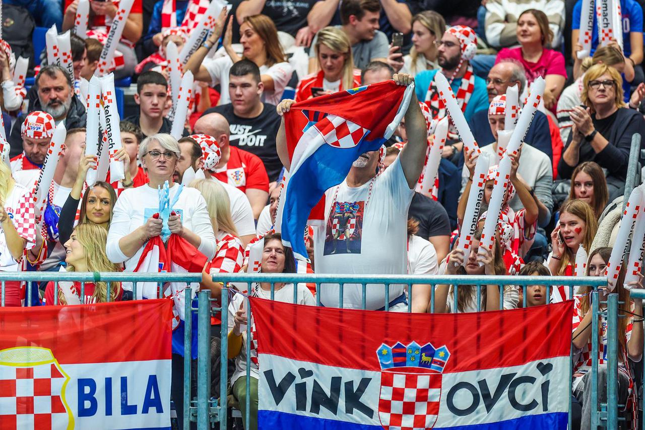 Zagreb: Navijači na finalnoj utakmici EP u vaterpolu između Hrvatske i Španjolske