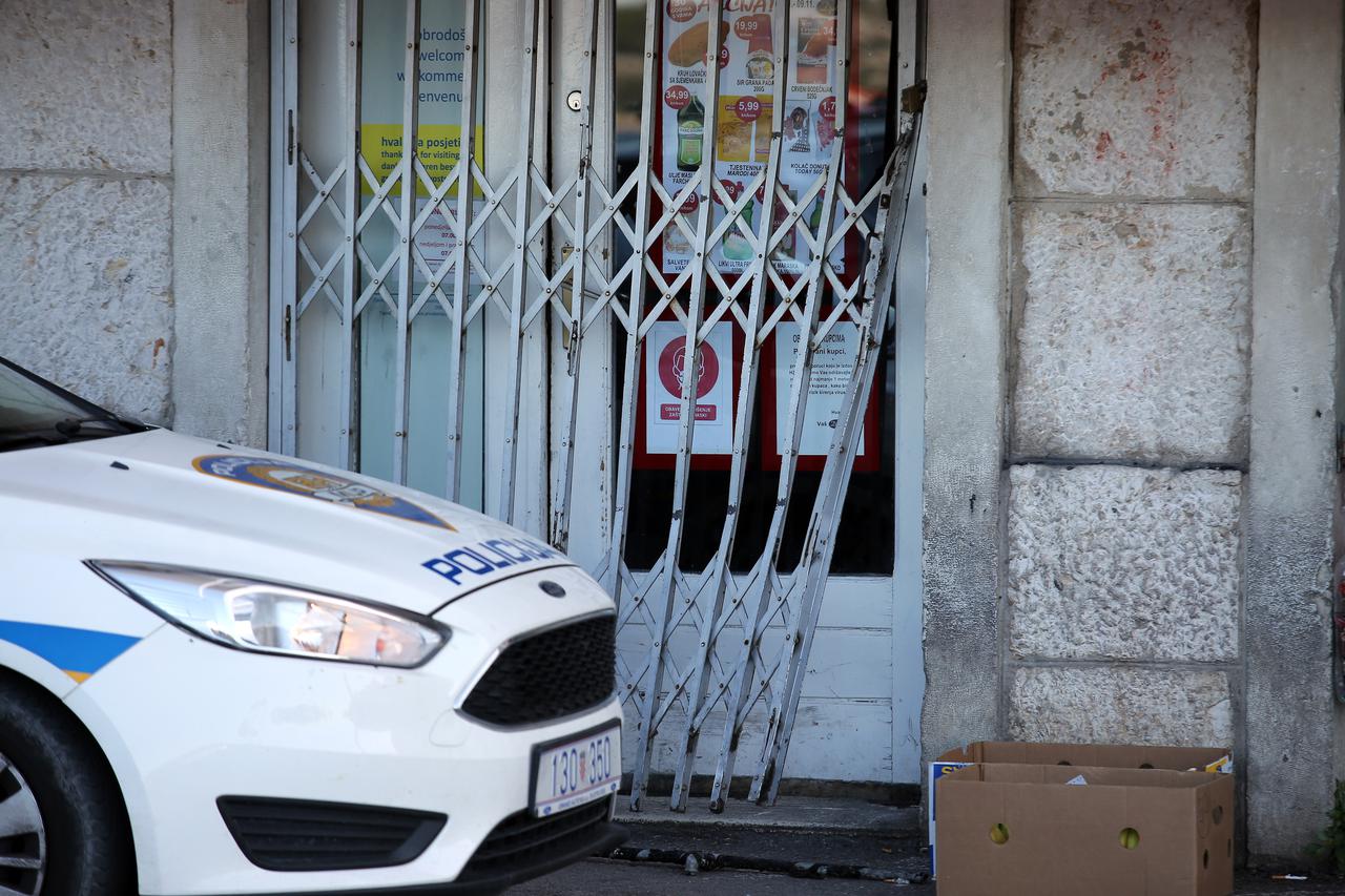 Šiibenik: Policija čuva trgovinu u koju je jučer provaljeno