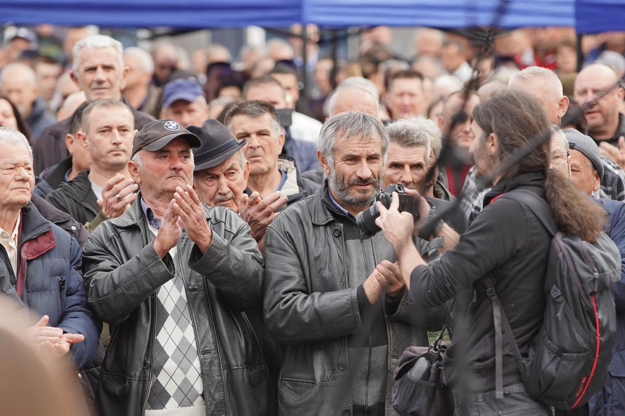 Lopare: Općinska vlast i nezadovoljni građani organizirali su prosvjed protiv eksploatacije litija