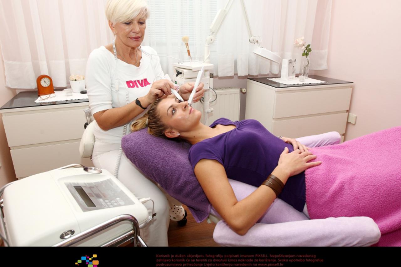 '26.10.2011., Zagreb - U Beauty centru Diva plus bave se tretmanima za revitalizaciju lica. Neki od tretmana su - nekirurski lifting lica, podizanje tonusa koze, dubinsko upucavanje preparata, revital