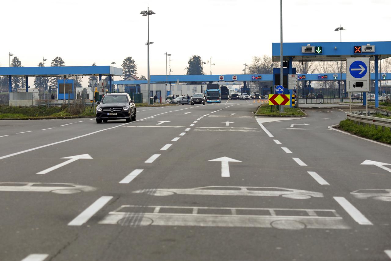 Granični prijelaz Tovarnik na kojem se stvaraju kilometarske gužve pri ulasku u Hrvatsku