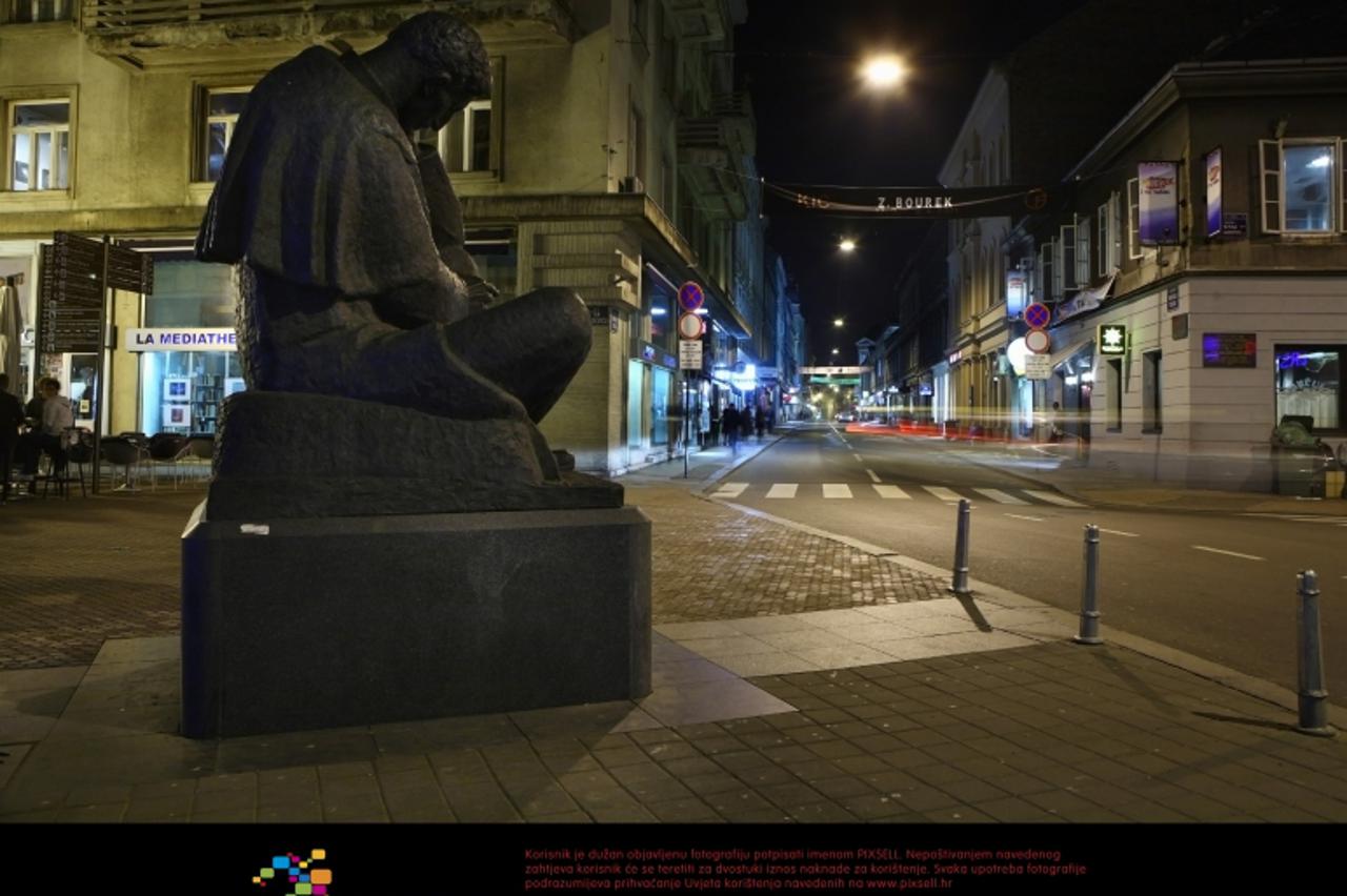 \'24.03.2011., Zagreb - Nocna snimka spomenika Nikola Tesla.  Photo Tomislav Miletic/PIXSELL\'