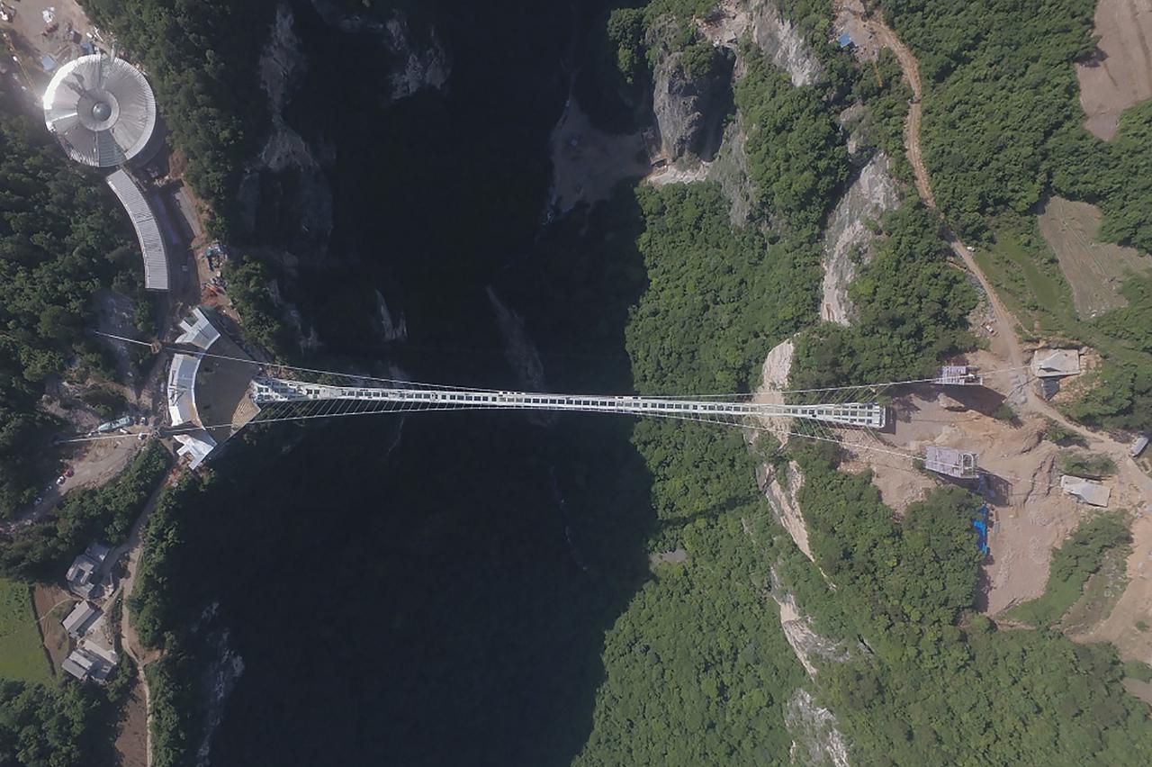 Stakleni most u Kini