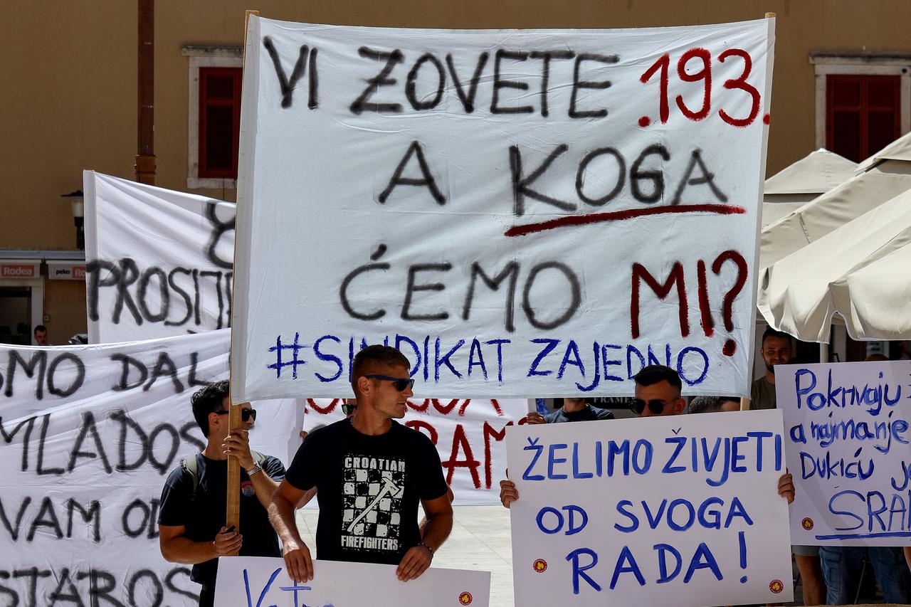 Zadarski vatrogasci prosvjedovali zbog niskih plaća