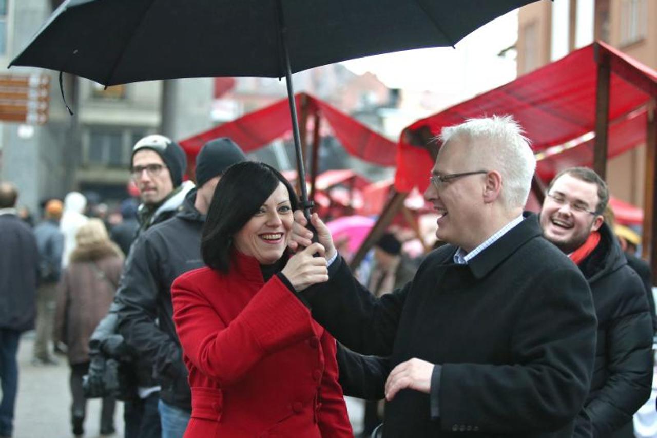 Ivo Josipović na svom štandu na Trgu bana Jelačića