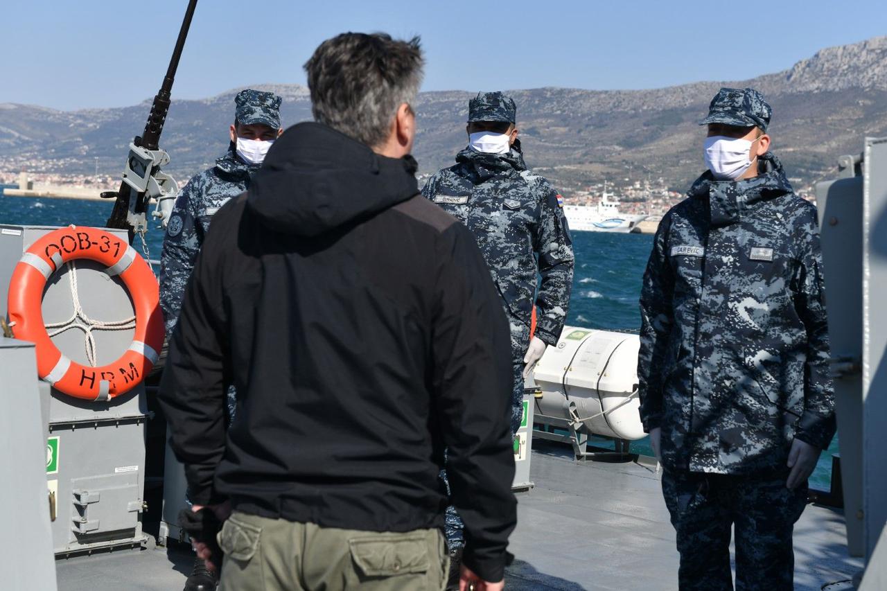 Predsjednik Milanović s pripadnicima Obalne straže na redovitoj plovidbi obalnog ophodnog broda