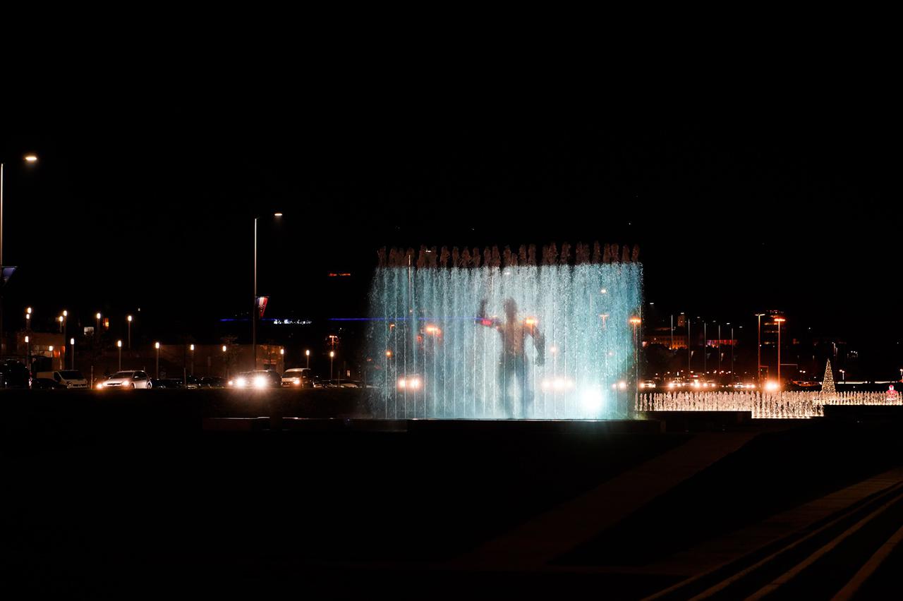 Svjetlosnom projekcijom DC superheroja Aquamana na zagrebačkim fontanama spektakularno je najavljena premijera filma