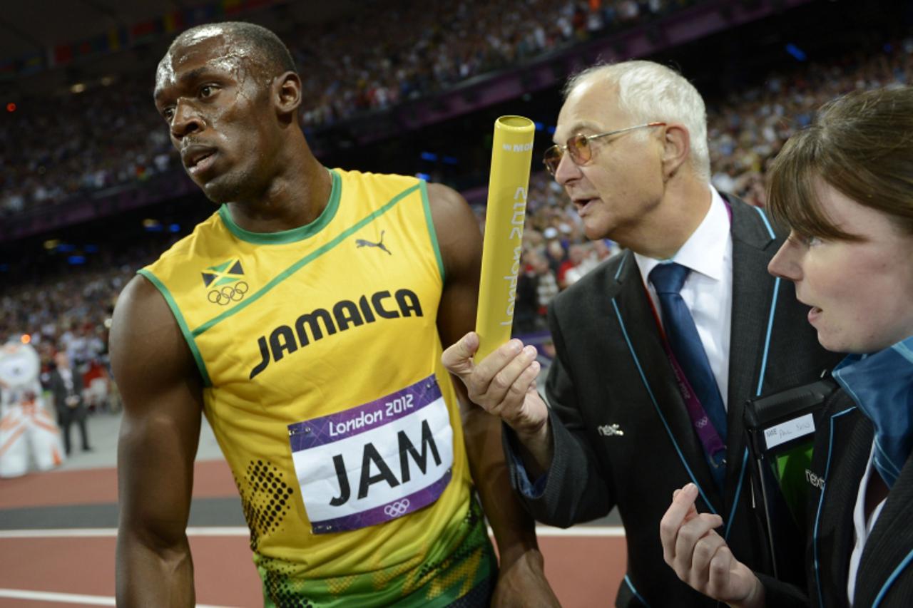 'Judges argue with Jamaica\'s Usain Bolt (L) for the baton to be returned after Jamaica won and set a new world record in the men\'s 4X100 relay final at the athletics event of the London 2012 Olympic