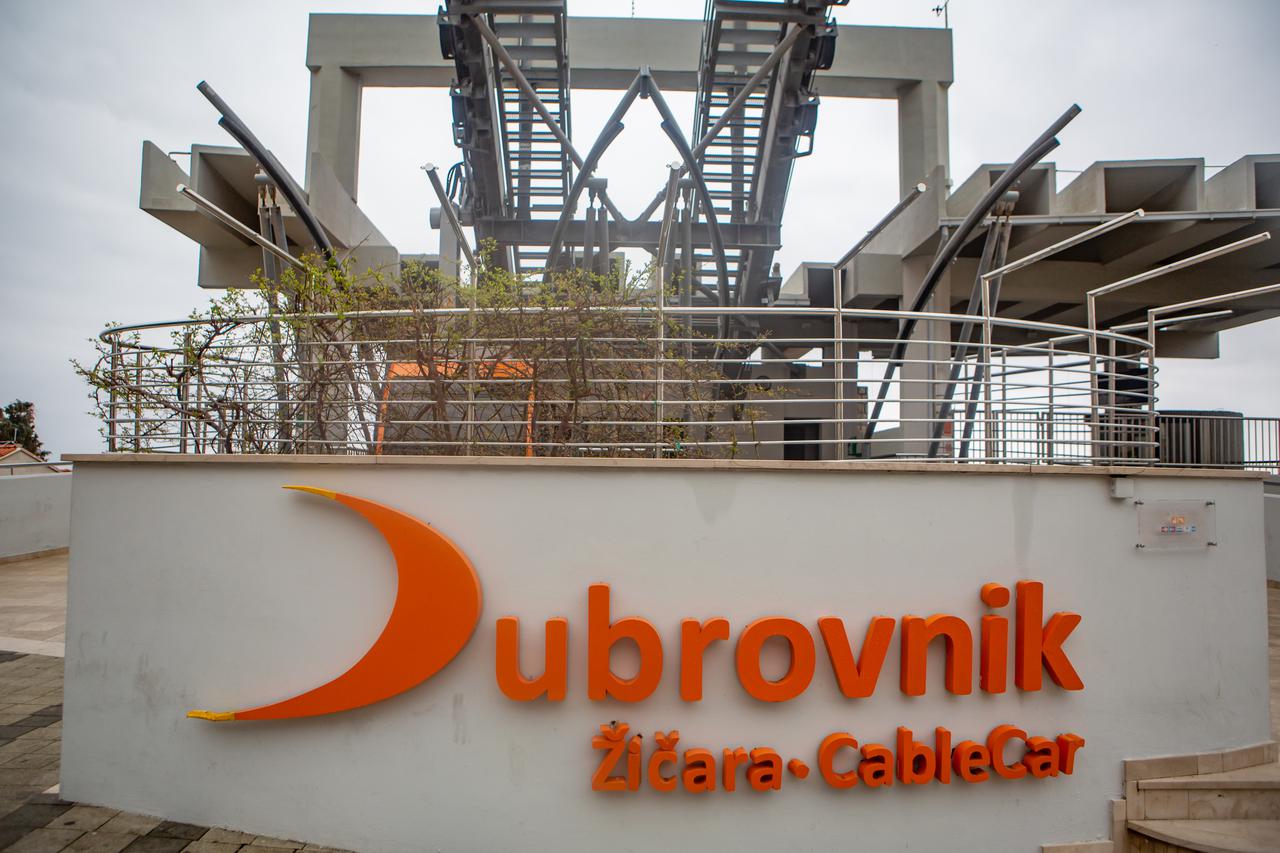 Dubrovnik: Zatvorena žičara koja vozi na Srđ