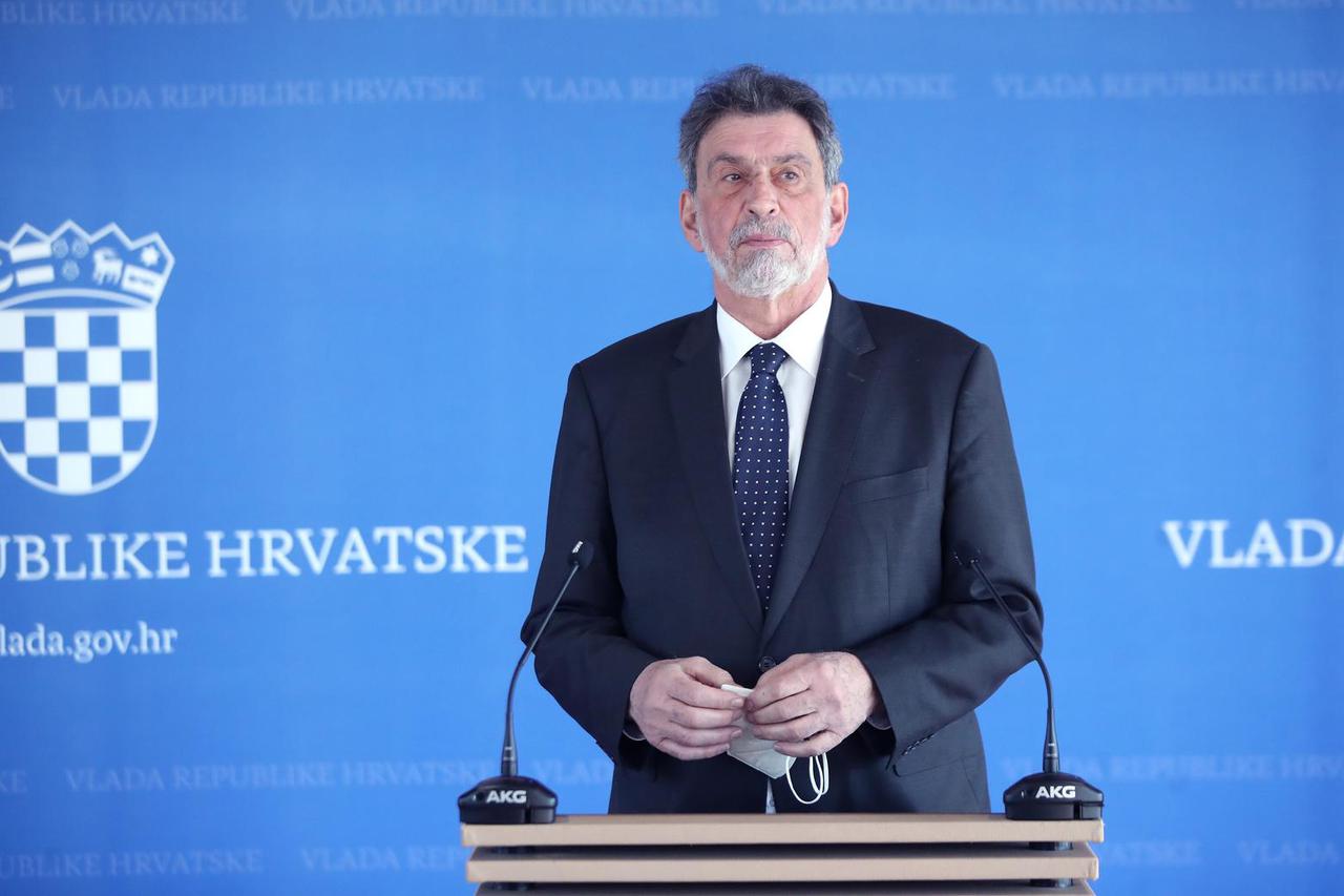 Zagreb: Ministar Radovan Fuchs obratio se medijima u Nacionalnoj i sveučilišnoj knjižnici