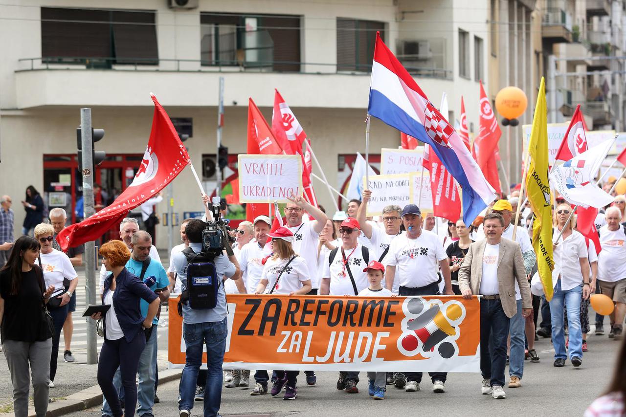 Zagreb: Prosvjedna povorka pod geslom "Za reforme, za ljude" na putu prema Maksimiru