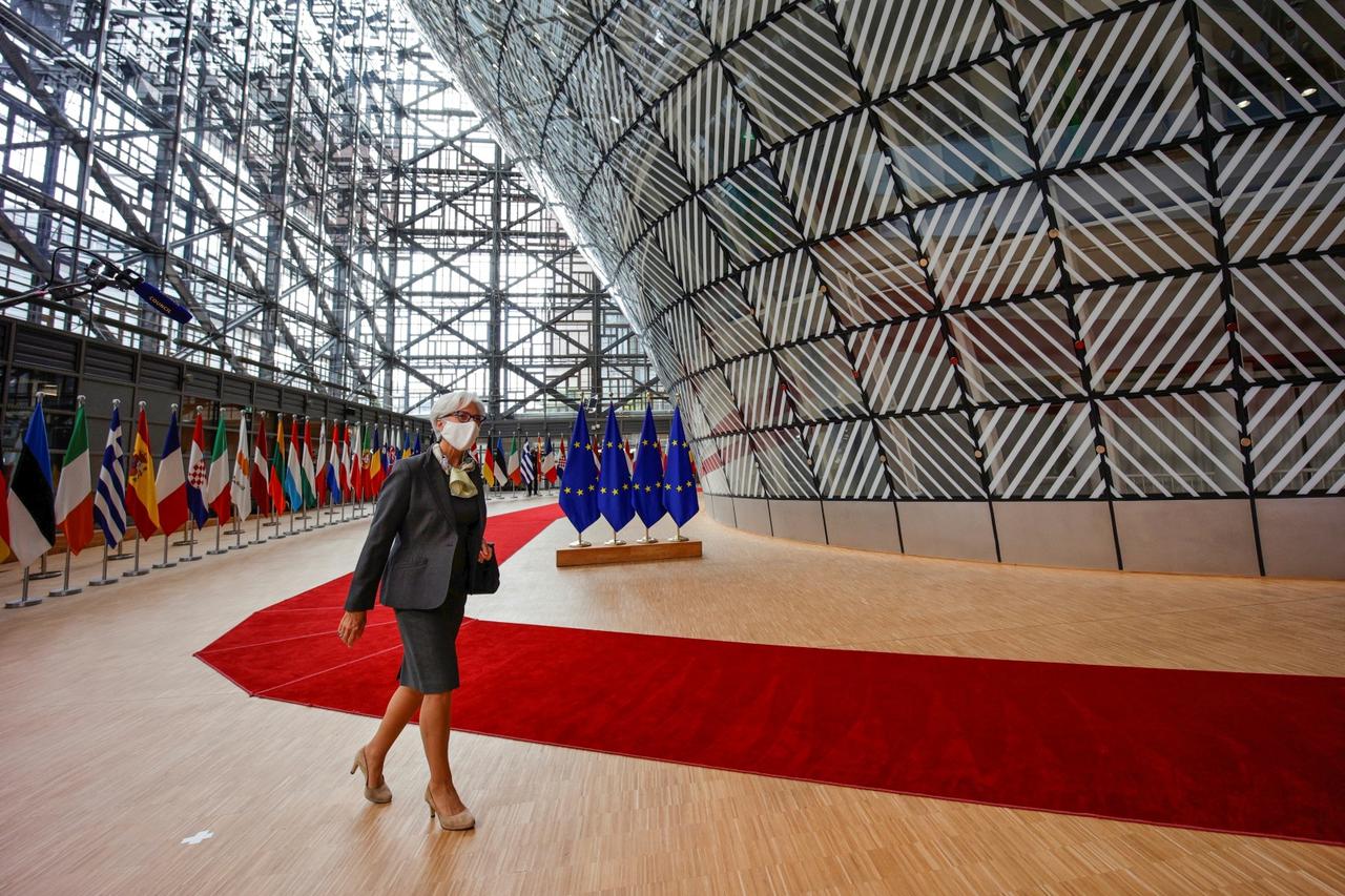 EU leaders arrive for the second day of their summit in Brussels