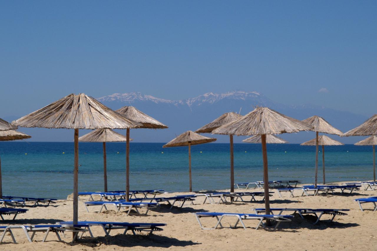 'Europe, Greece, Khalkidiki, beach with mount Olympus in the back'