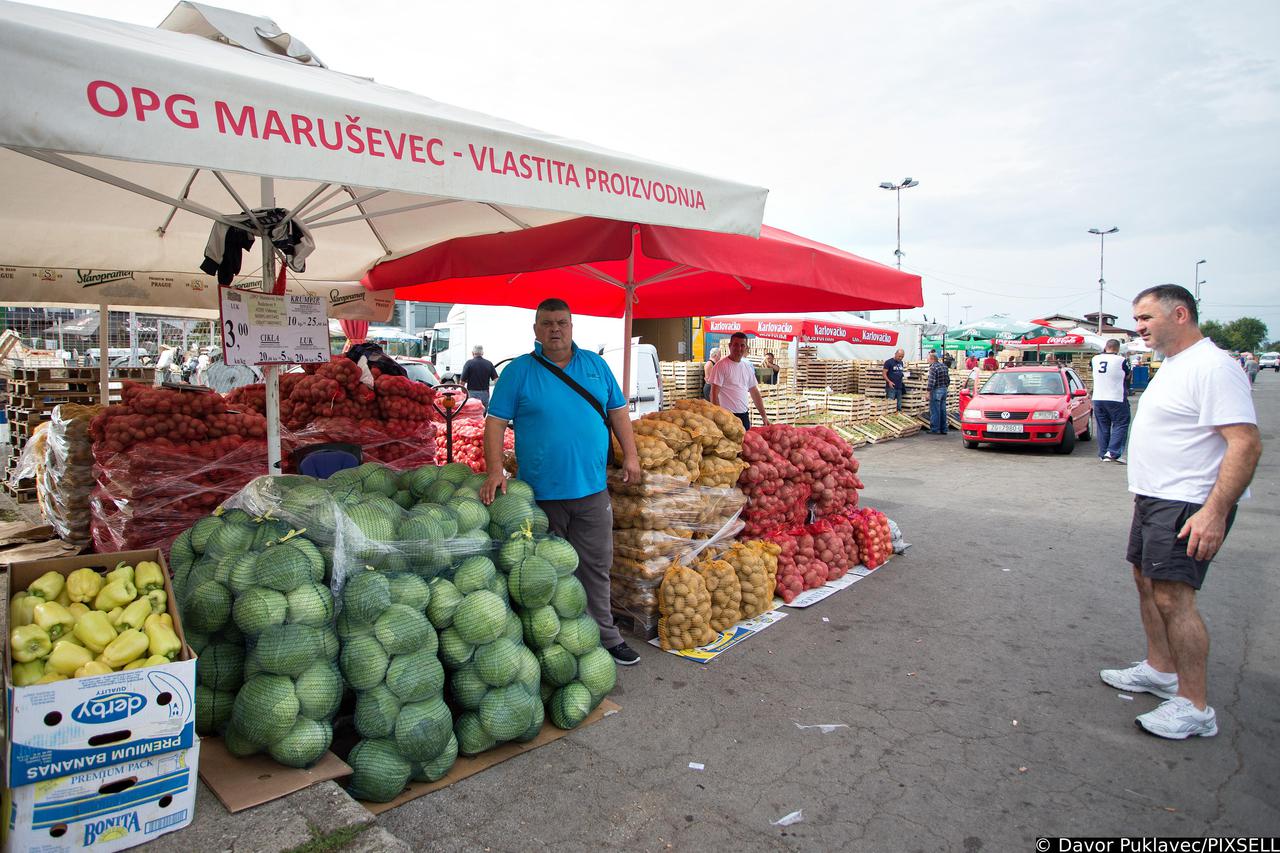 Zagreb: Ponuda vo?a i povr?a na Zelenoj tržnici