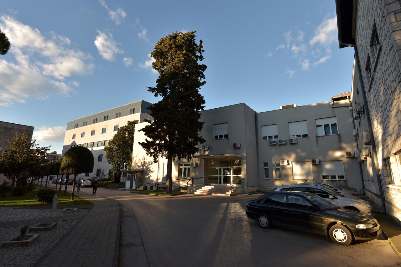 U Općoj bolnici Zadar do daljnjega su zabranjene posjete na svim odjelima