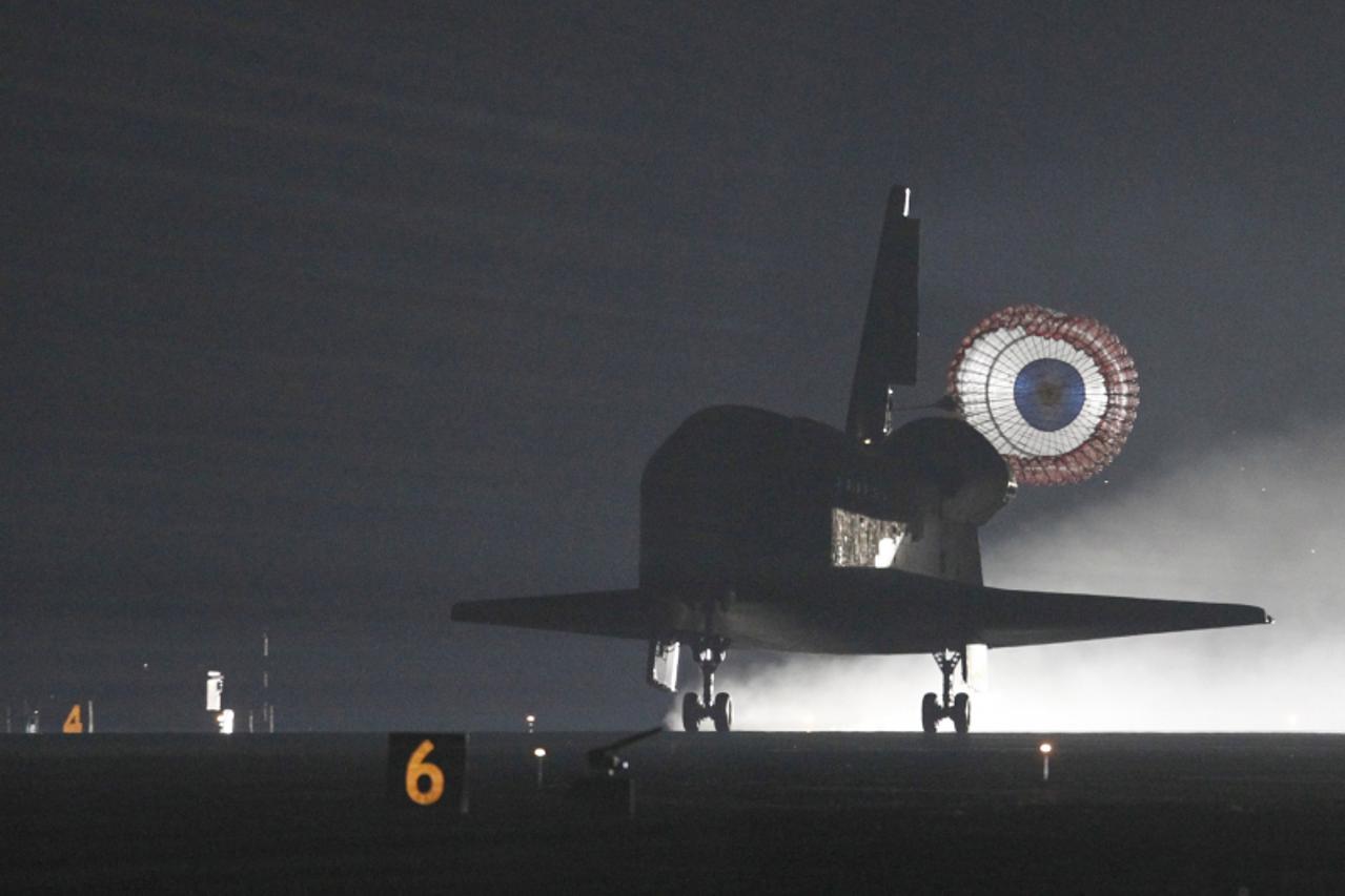 'The space shuttle Endeavour STS-130 lands at Kennedy Space Center in Cape Canaveral, Florida, February 21, 2010.  The US space shuttle Endeavour successfully landed in Florida late Sunday after a two